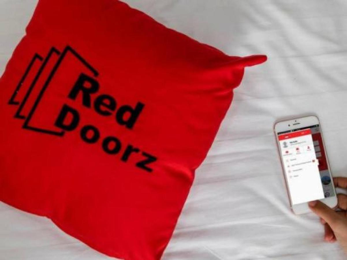 RedDoorz Plus near Mall Slipi Jaya Jakarta Exterior foto